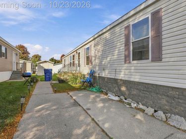 1220 Briar Downs Lane, Burton, Mi 48529