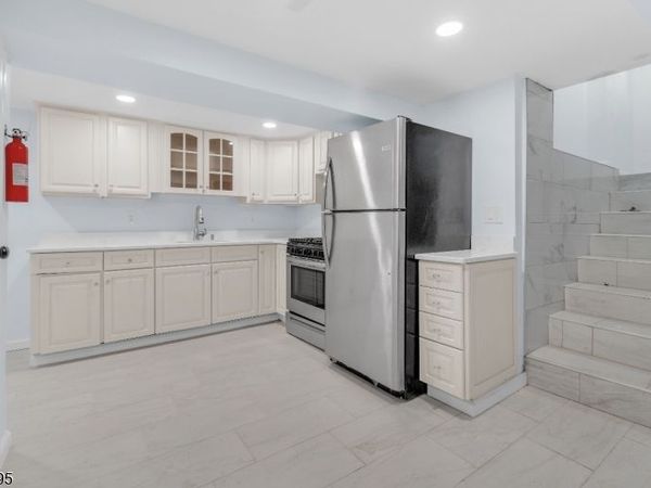 110 S Devine, Newark, NJ 07106