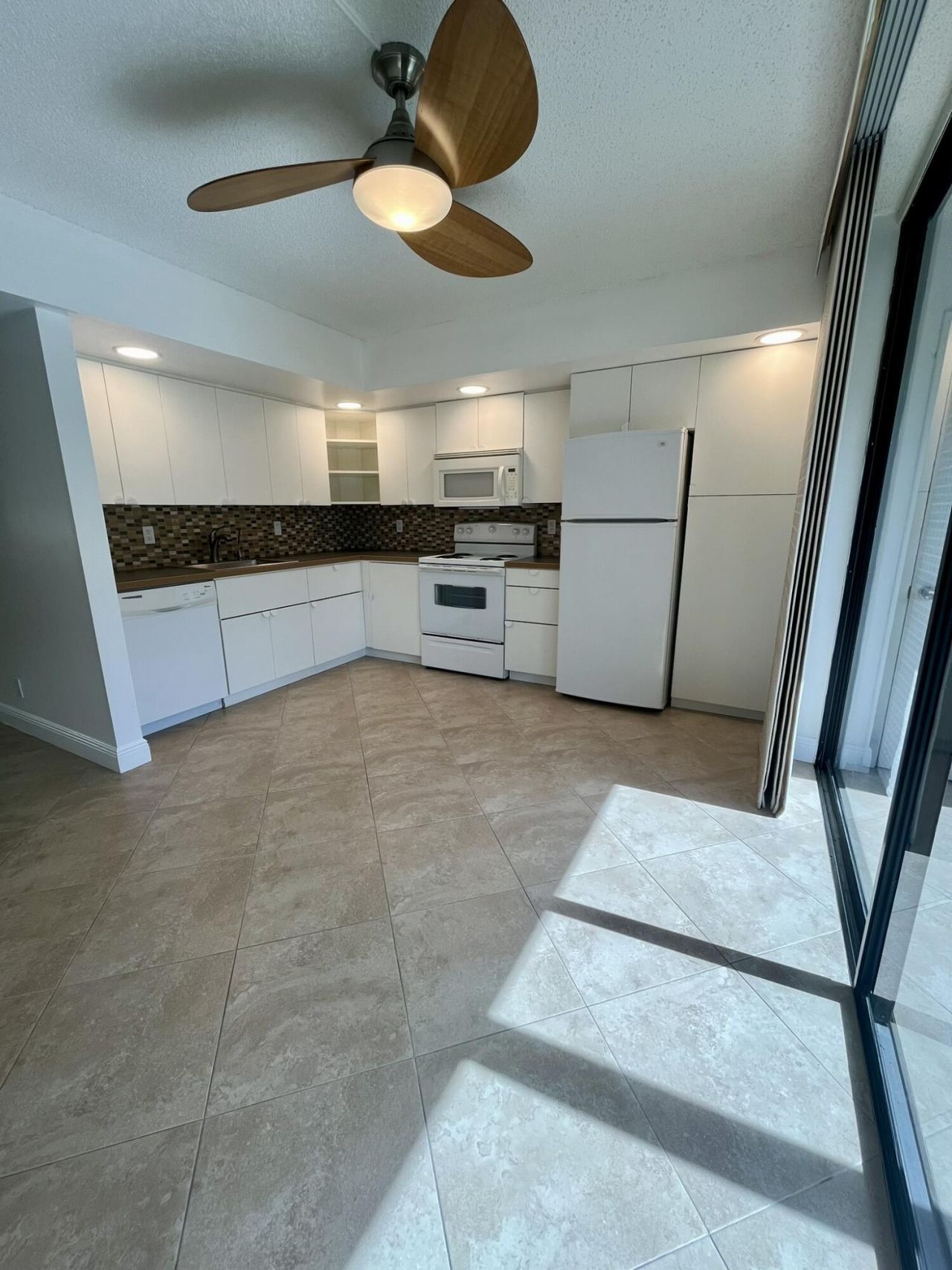 5190 Las Verdes Circle, Unit 314, Delray Beach, FL 33484 Photo