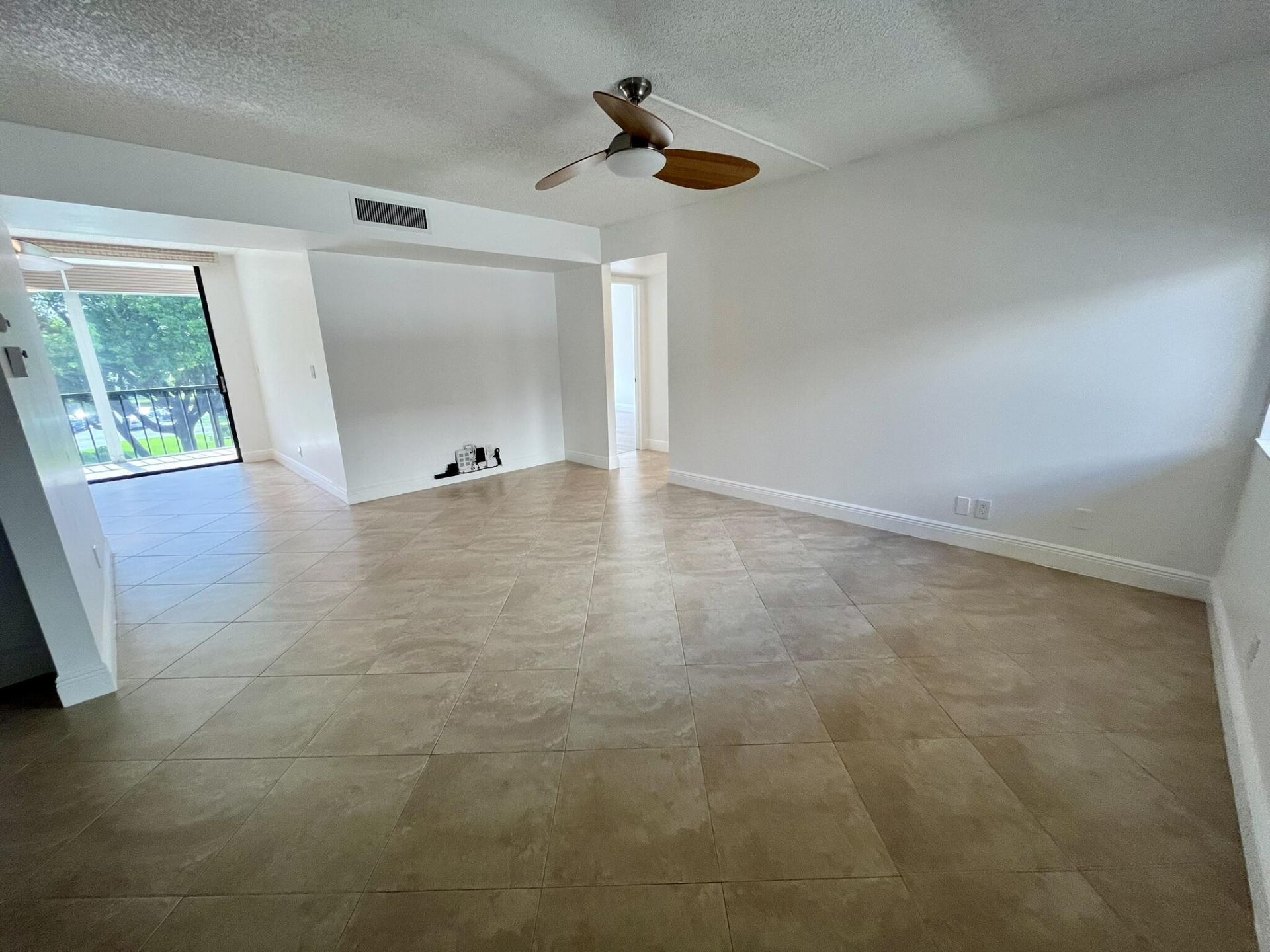 5190 Las Verdes Circle, Unit 314, Delray Beach, FL 33484 Photo