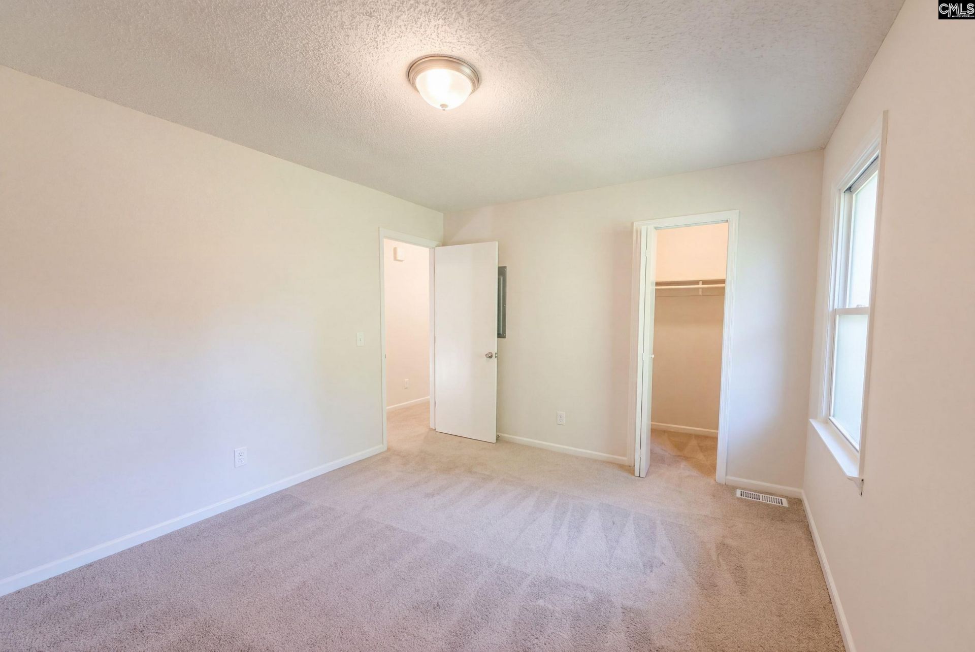 219 Honeysuckle Lane  Photo 4