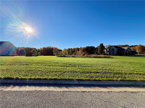 Abbington Drive, Canfield, OH 44406