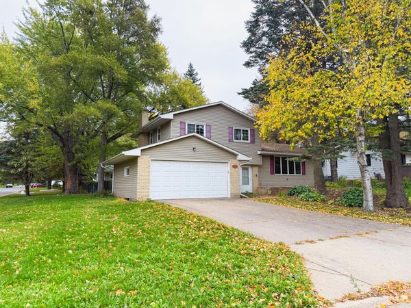 1081 Cedarwood Drive , Woodbury, MN 55125