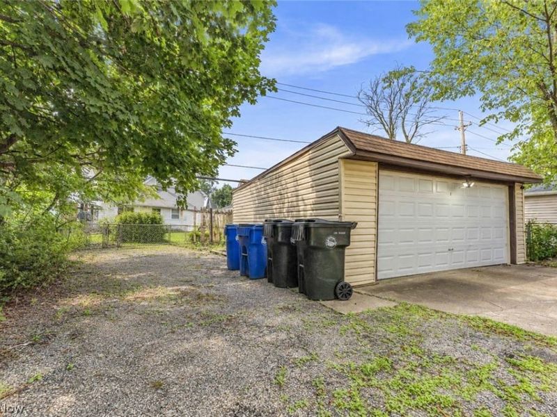 14614 Glendale Avenue, Unit 2/UP, Cleveland, OH 44128 Photo 19