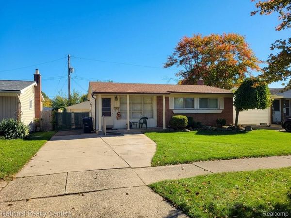 445 Van Lawn Street , Westland, Mi 48186