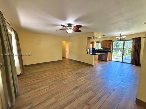 1124 NE 7th St , Hallandale Beach, FL 33009
