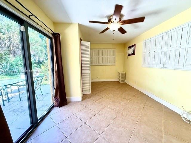 1124 NE 7th St , Hallandale Beach, FL 33009 Photo