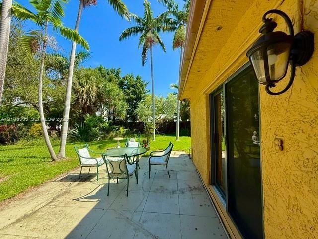 1124 NE 7th St , Hallandale Beach, FL 33009 Photo