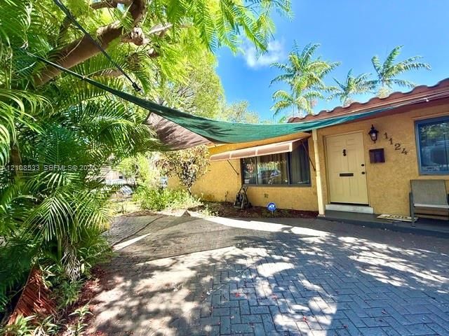 1124 NE 7th St , Hallandale Beach, FL 33009 Photo