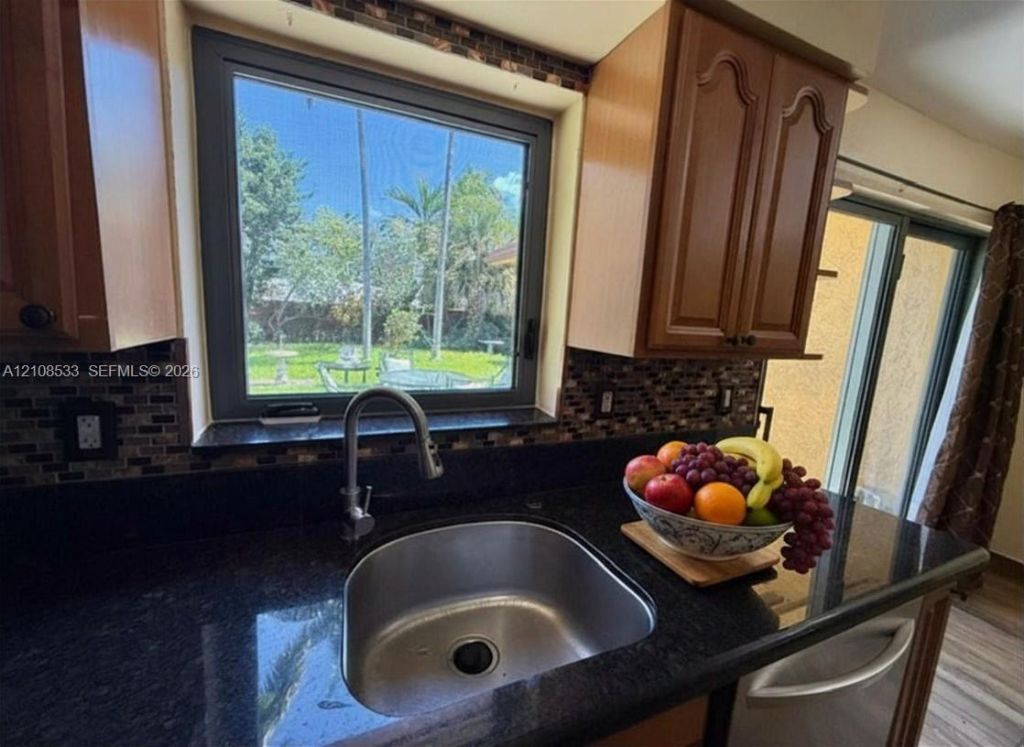 1124 NE 7th St , Hallandale Beach, FL 33009 Photo