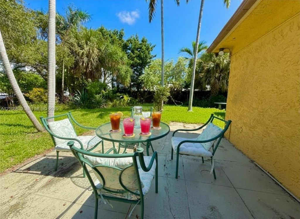1124 NE 7th St , Hallandale Beach, FL 33009 Photo