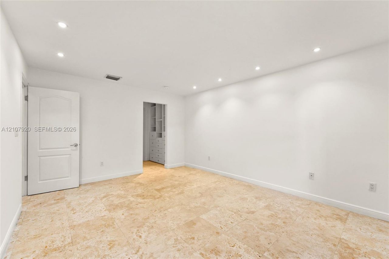 3062 Shipping Ave, Unit 3062, Miami, FL 33133 Photo