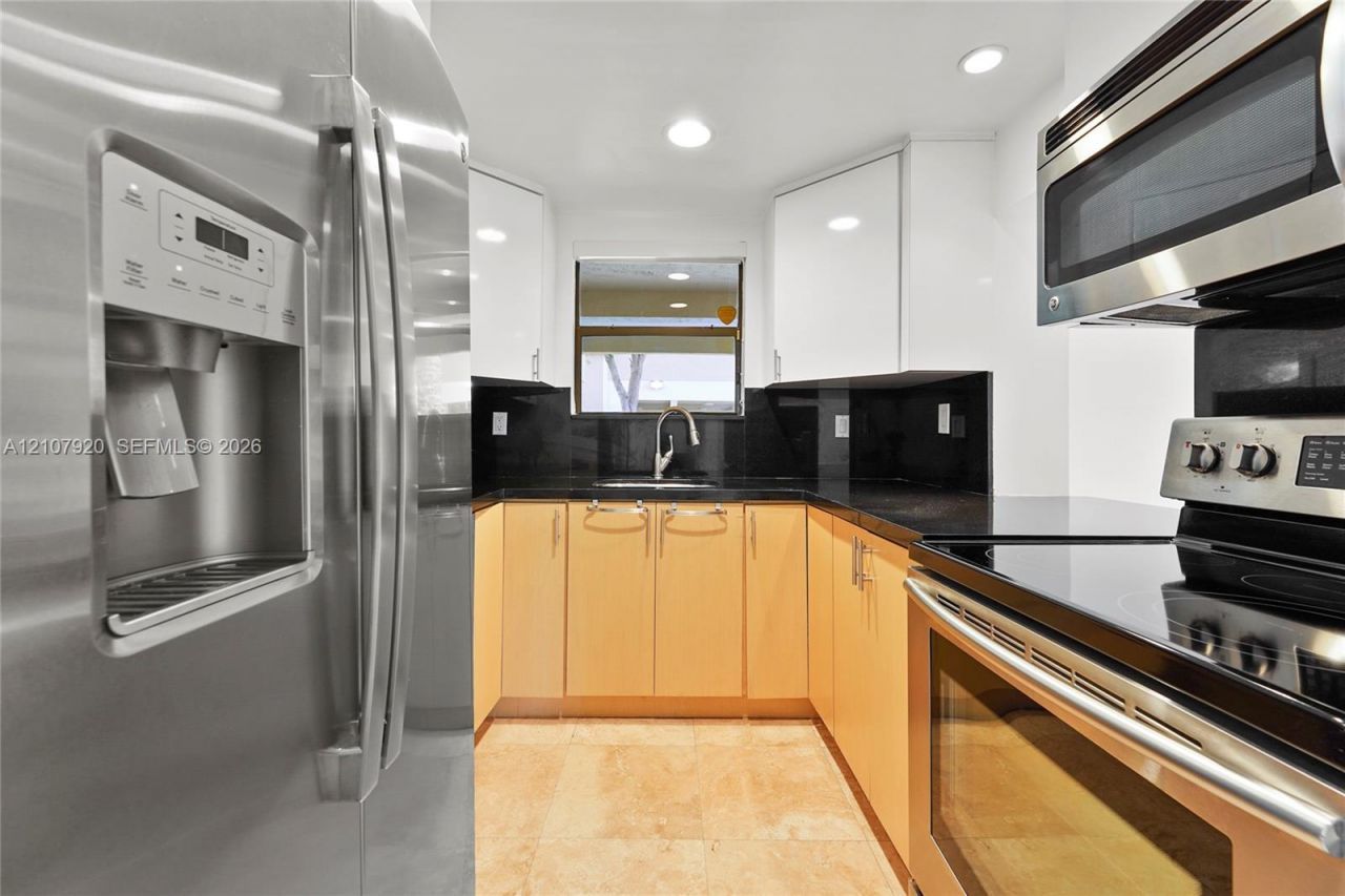 3062 Shipping Ave, Unit 3062, Miami, FL 33133 Photo