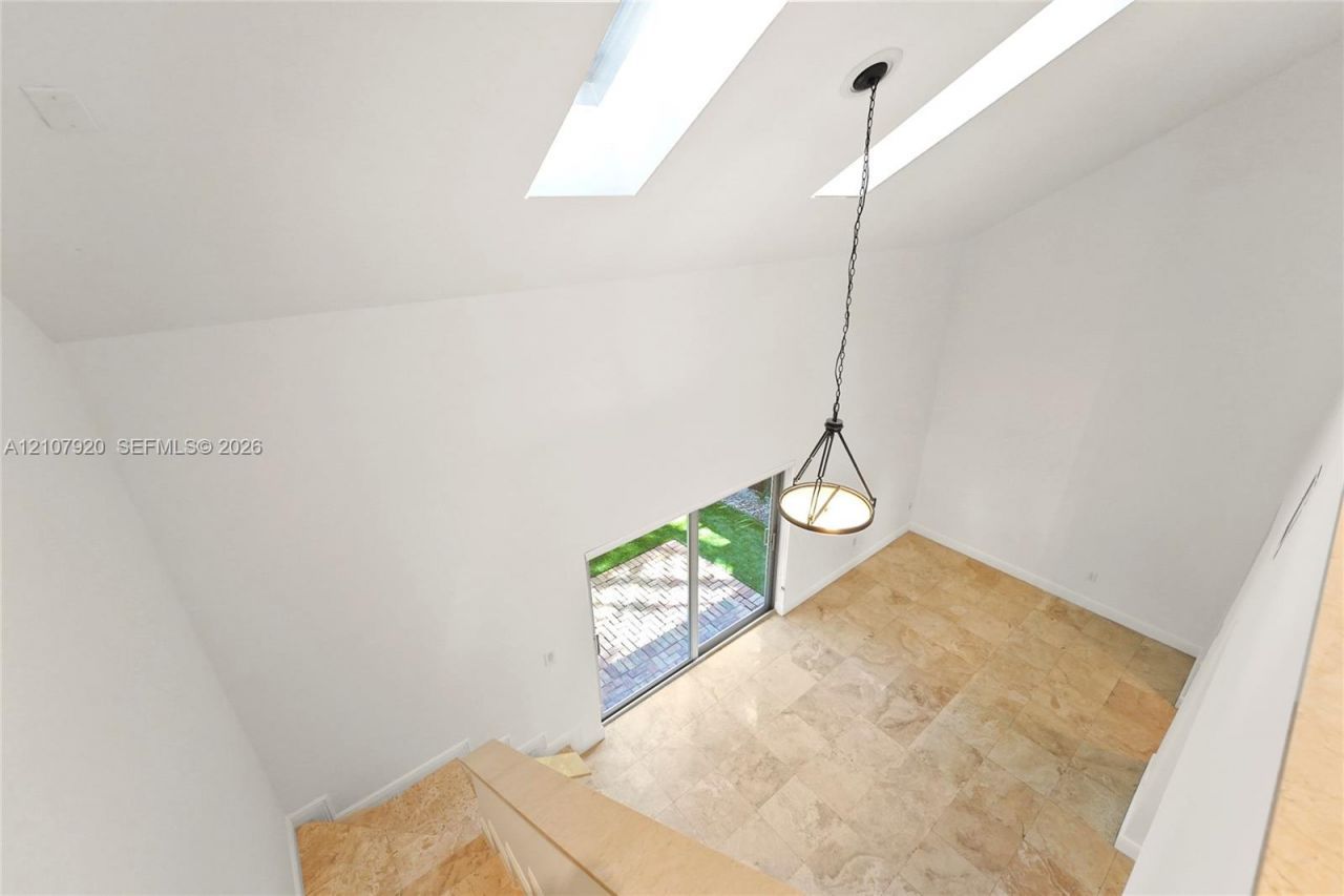 3062 Shipping Ave, Unit 3062, Miami, FL 33133 Photo
