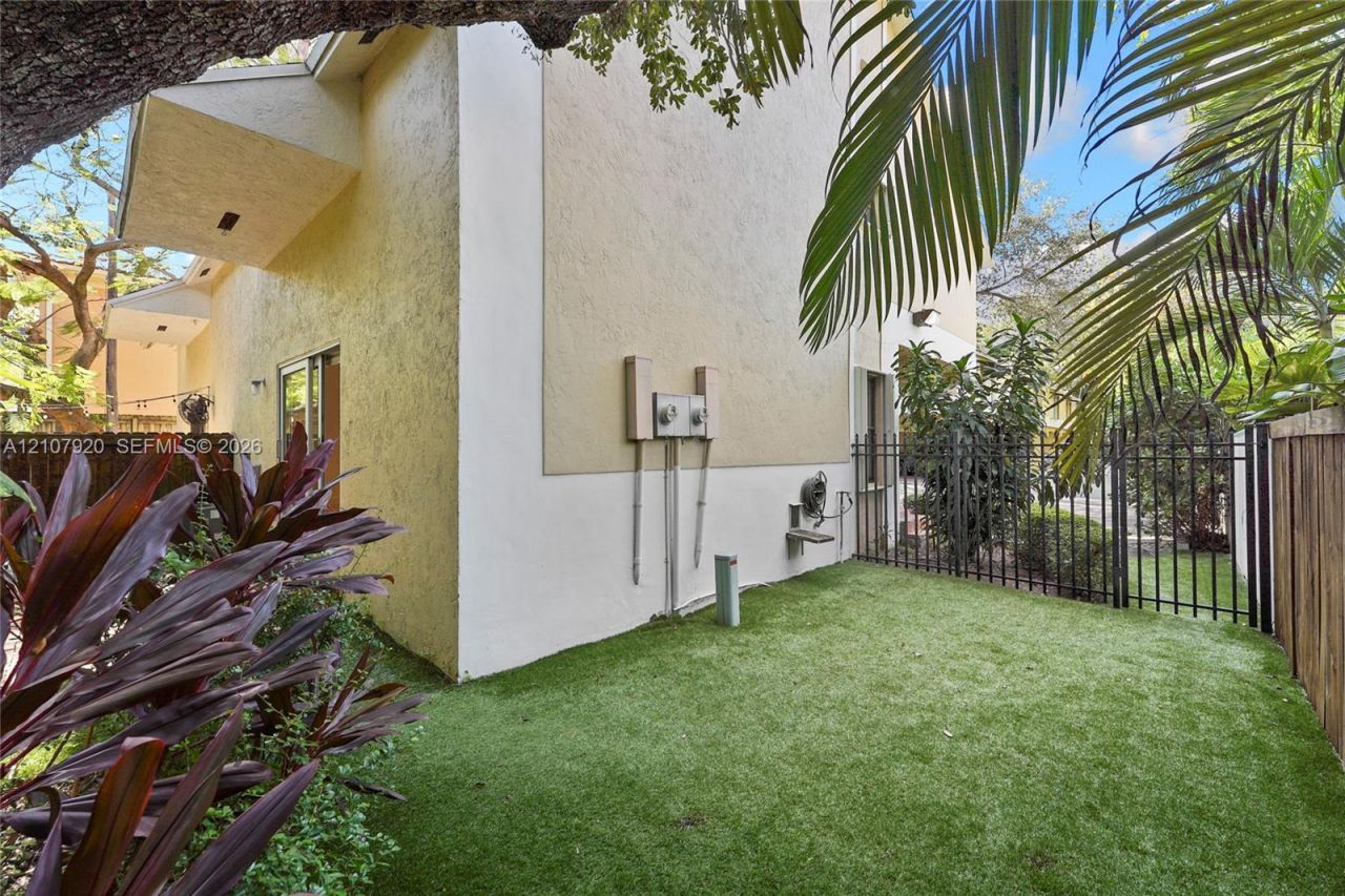 3062 Shipping Ave, Unit 3062, Miami, FL 33133 Photo