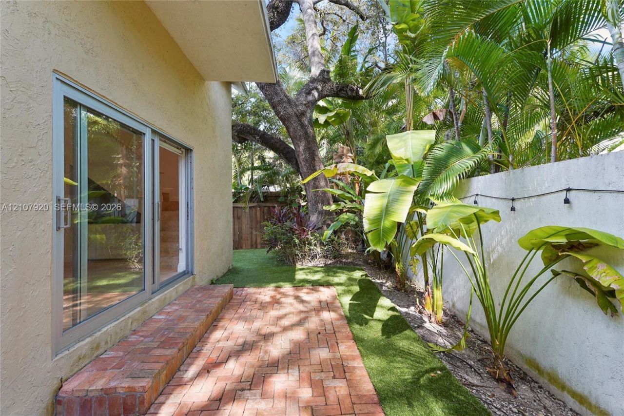 3062 Shipping Ave, Unit 3062, Miami, FL 33133 Photo