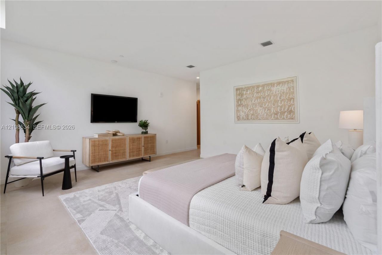 1135 103rd St , Unit 203, Bay Harbor Islands, FL 33154 Photo