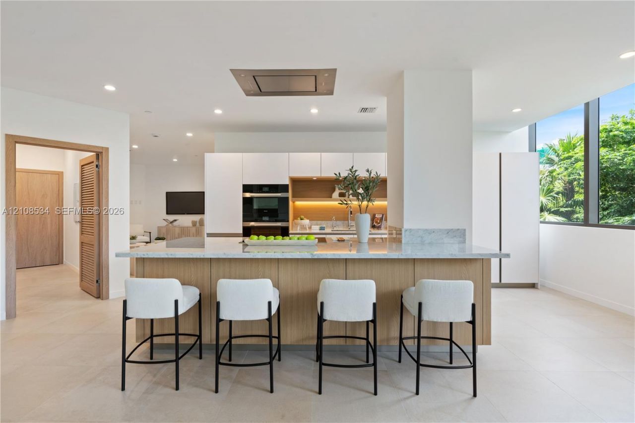 1135 103rd St , Unit 203, Bay Harbor Islands, FL 33154 Photo