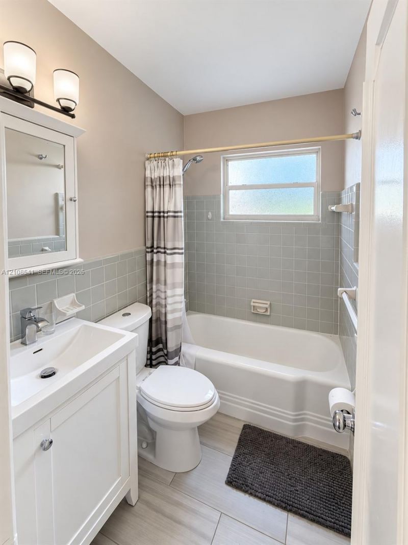 416 Bayberry Dr , Plantation, FL 33317 Photo