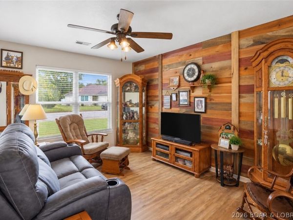 307 N Oak Street , Eldon, MO 65026