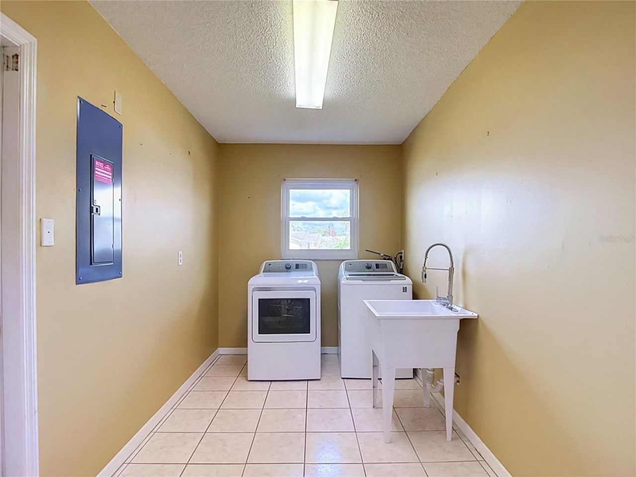 905 Bluewater Drive, Sun City Center, FL 33573 Photo