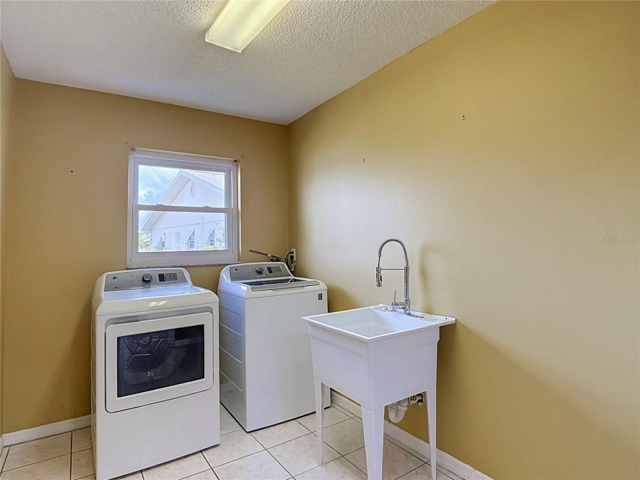 905 Bluewater Drive, Sun City Center, FL 33573 Photo