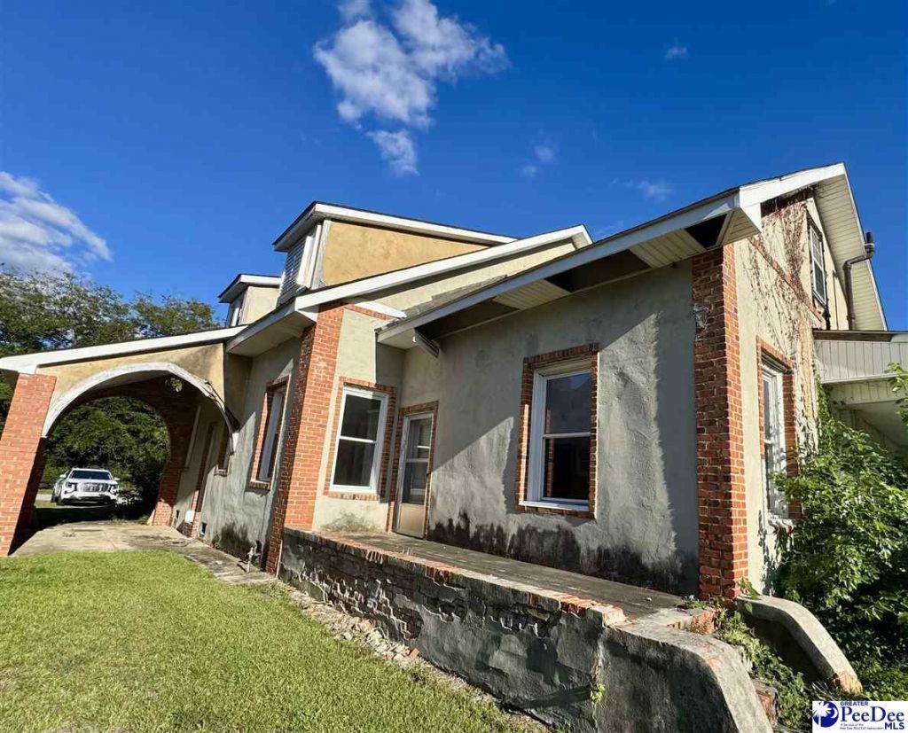 110 Woods Street Photo 5