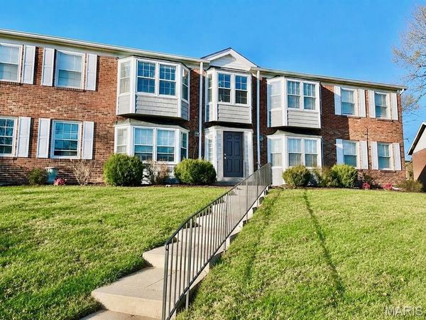 611 Thunderbird Court, Chesterfield, MO 63017