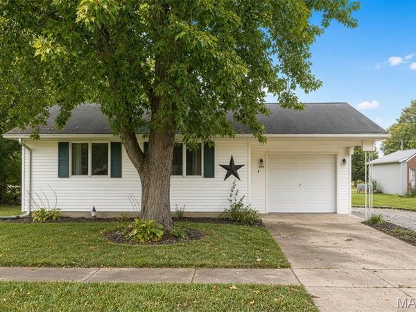 305 W 4th South Street, Mount Olive, IL 62069