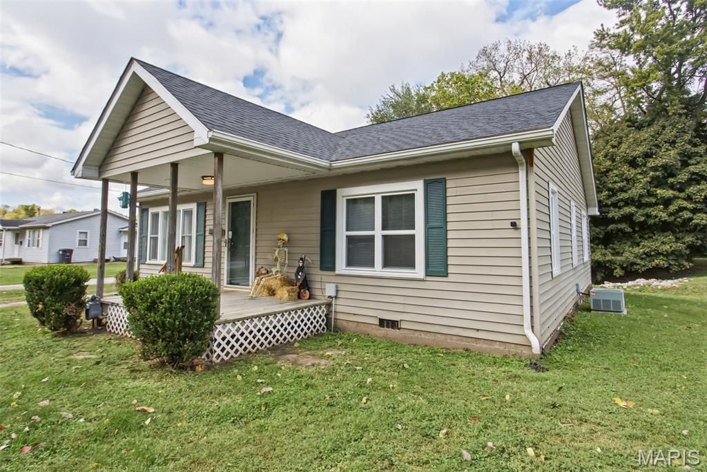 663 Wood River Avenue, Cottage Hills, IL 62018 Main Photo