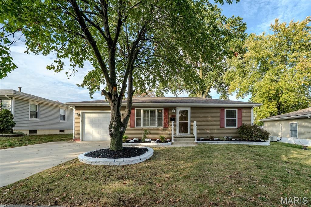 417 Notre Dame Avenue, Edwardsville, IL 62025 Main Photo