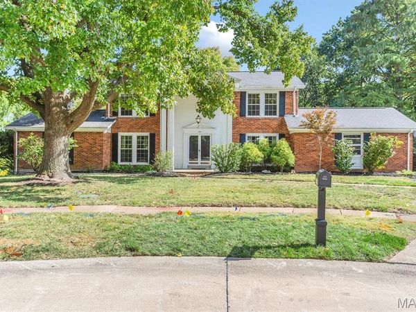216 Trailtop Court , Chesterfield, MO 63017