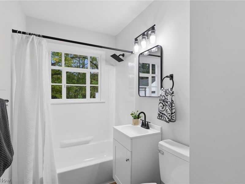 1055 Seward Avenue, Akron, OH 44320 Photo 13