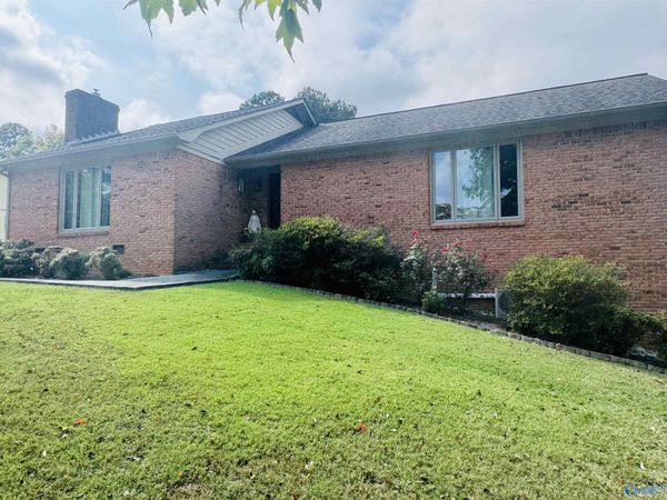 911 Violet Avenue NW, Cullman, AL 35055