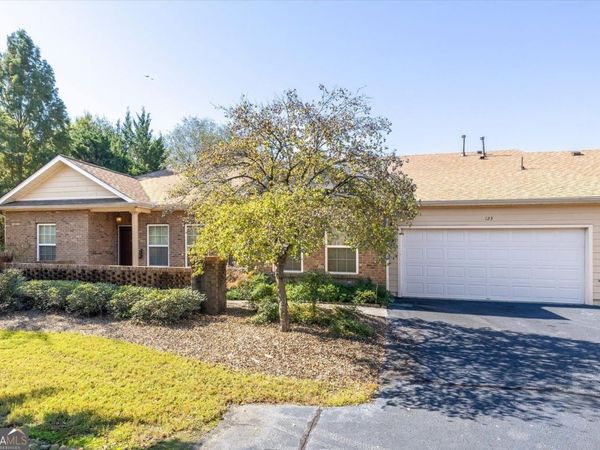 123 Villa Park Circle, Stone Mountain, GA 30087