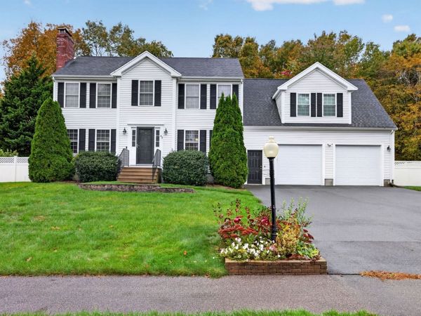 45 Metacomet Ave, Taunton, MA 02718