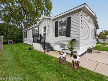 2074 Kevin Drive, Troy, Mi 48083