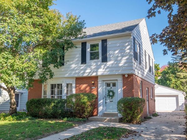 5252 N Bay Ridge AVENUE, Whitefish Bay, WI 53217