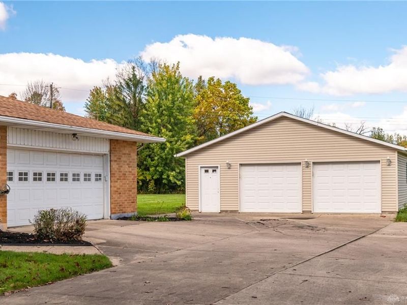 7671 Mark Avenue, Huber Heights, OH 45424 Photo 2