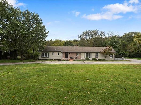 9730 State Line Road, Leawood, KS 66206