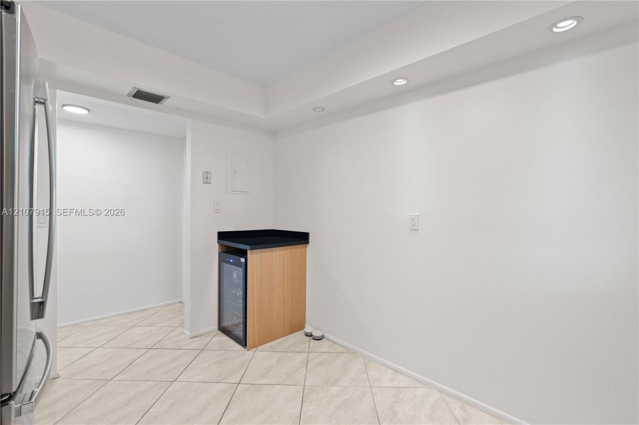 400 Leslie Dr , Unit 622, Hallandale Beach, FL 33009 Photo
