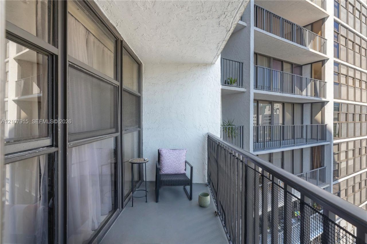 400 Leslie Dr , Unit 622, Hallandale Beach, FL 33009 Photo