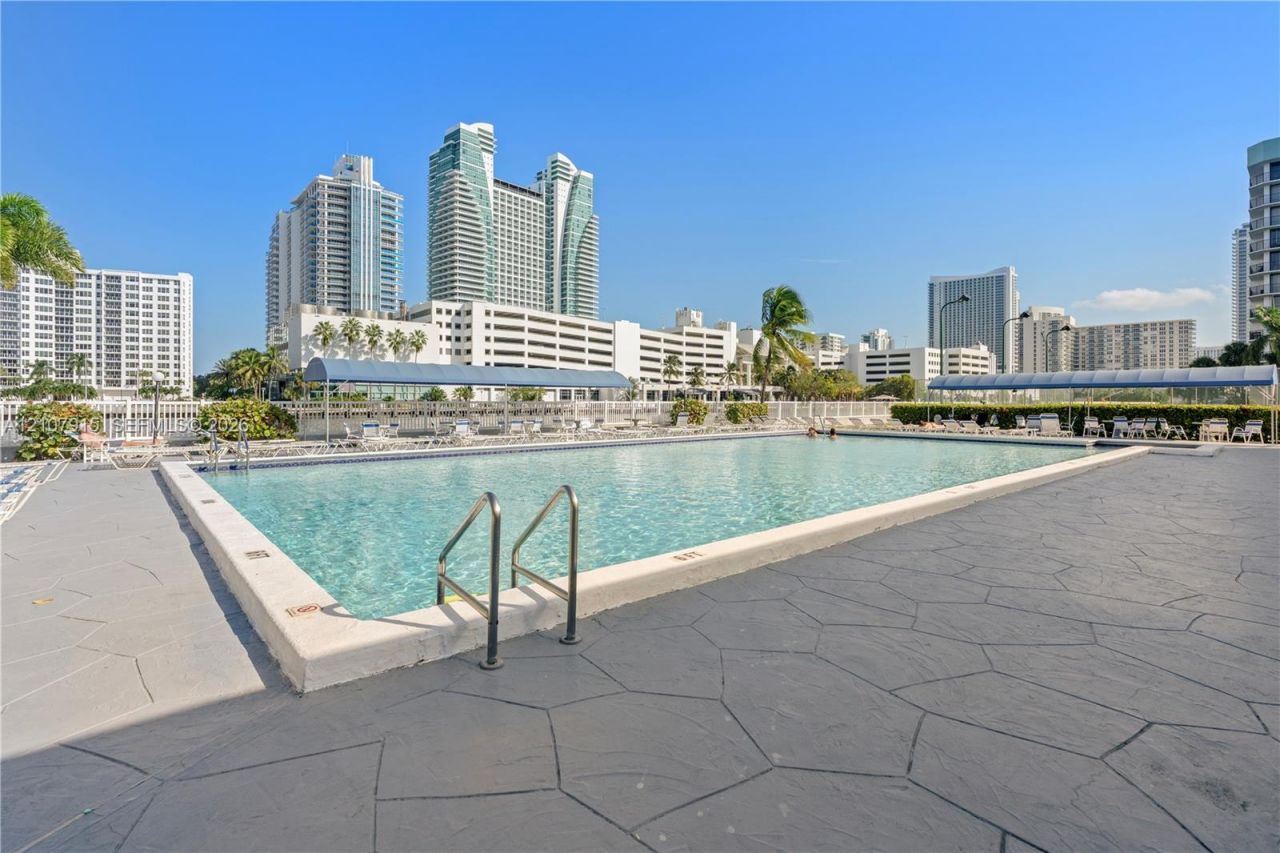 400 Leslie Dr , Unit 622, Hallandale Beach, FL 33009 Photo