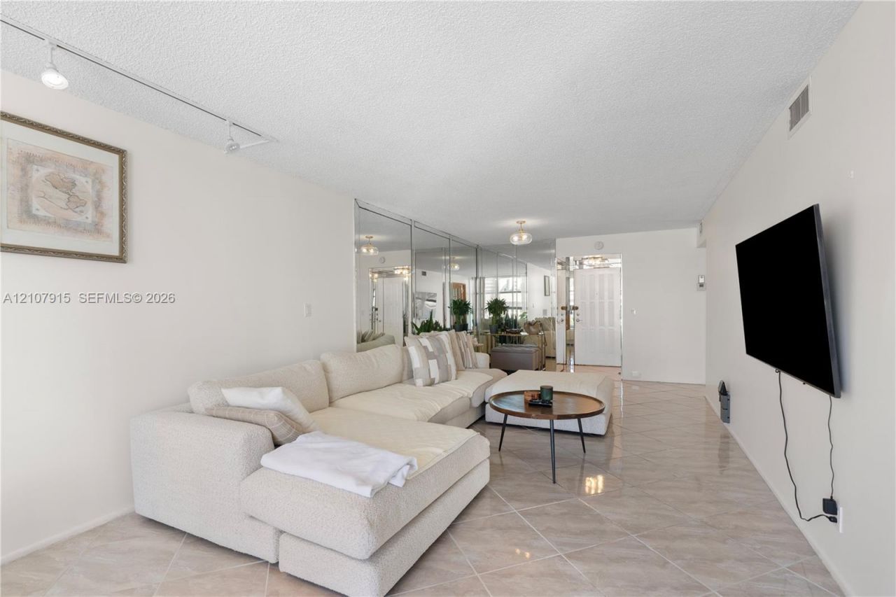 400 Leslie Dr , Unit 622, Hallandale Beach, FL 33009 Photo