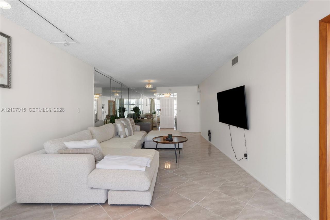 400 Leslie Dr , Unit 622, Hallandale Beach, FL 33009 Photo