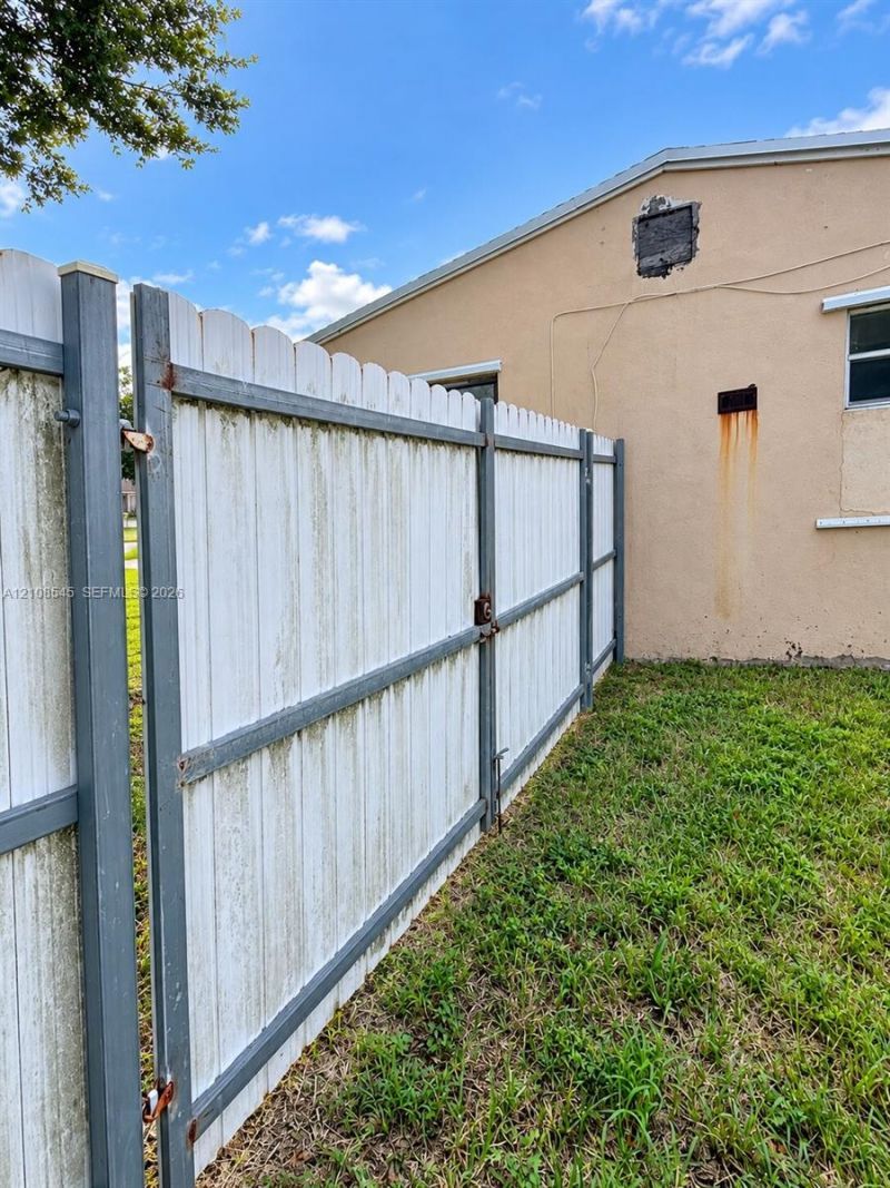 2755 NW 164th Ter , Miami Gardens, FL 33054 Photo