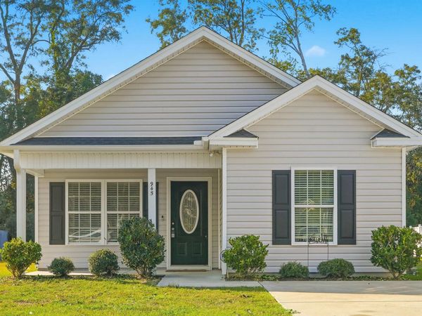 945 9th Ave. , Galivants Ferry, SC 29544