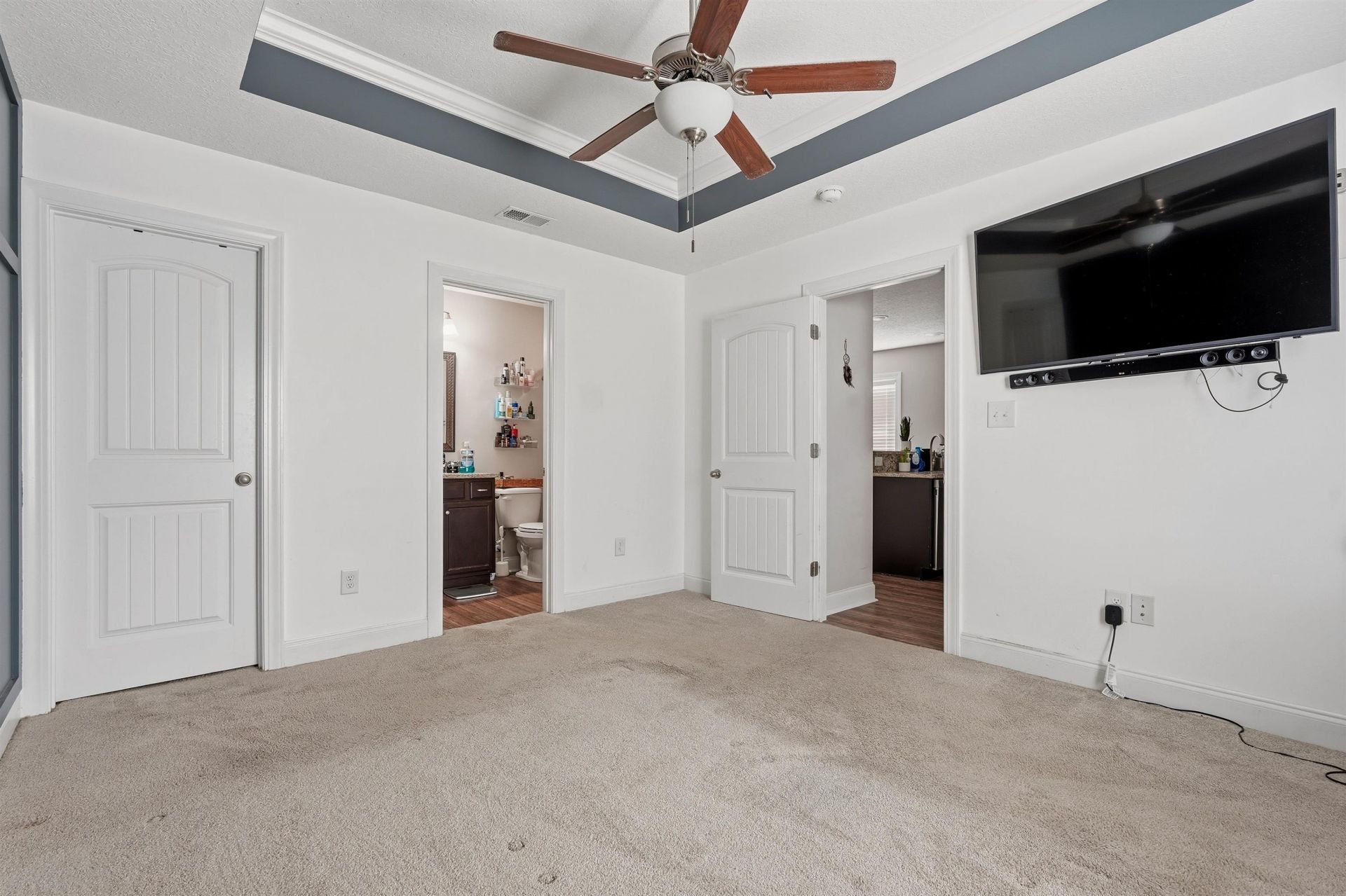 945 9th Ave. Photo 6