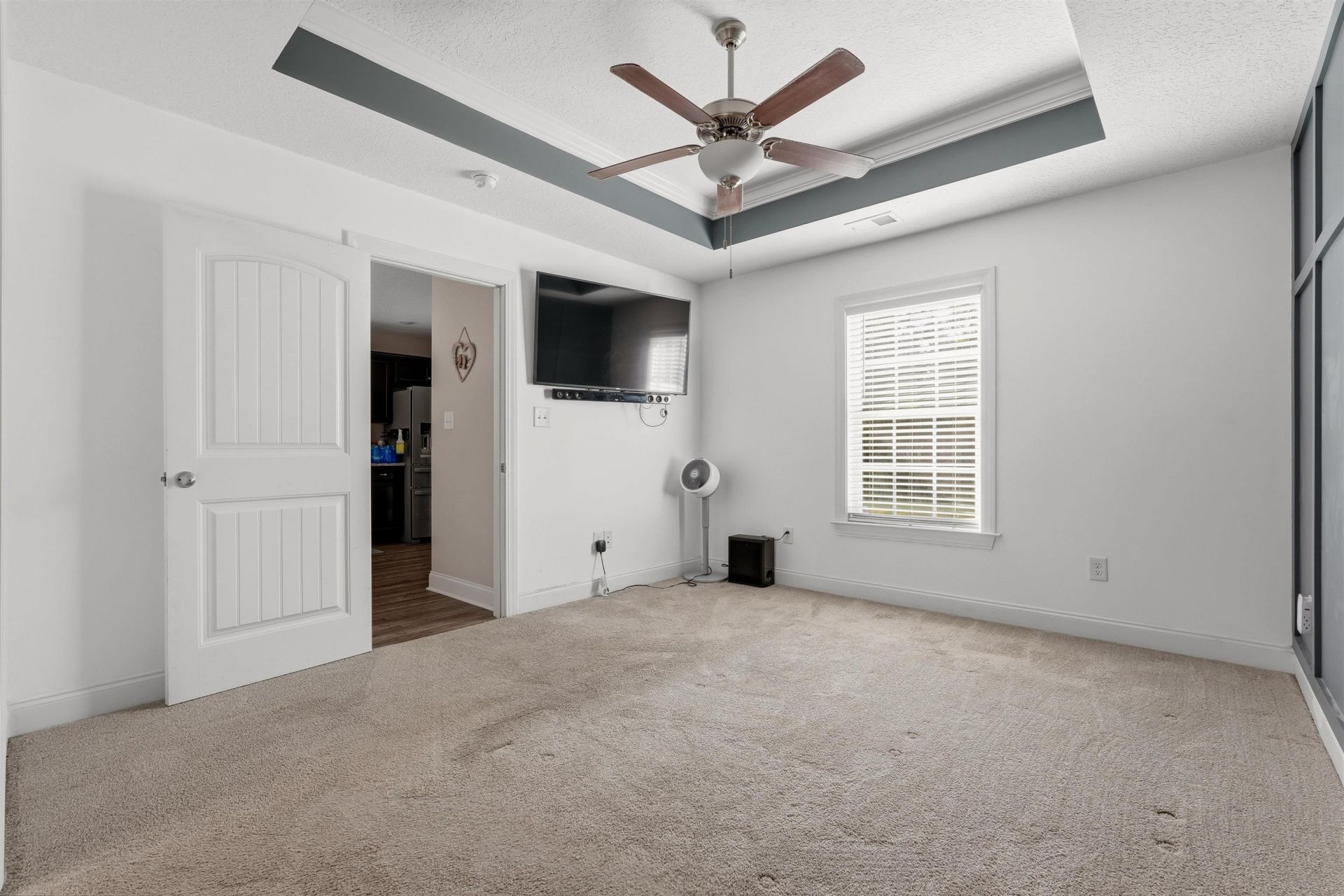 945 9th Ave. Photo 8