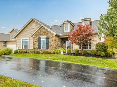 3222 Abbey Road , Canandaigua, NY 14424